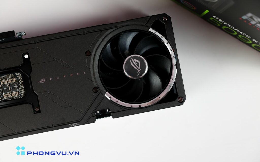 Cyberpunk 2077 ở thiết lập 4K Ultra kèm ray tracing tối đa, nhiệt độ GPU hiếm khi vượt quá 68°C