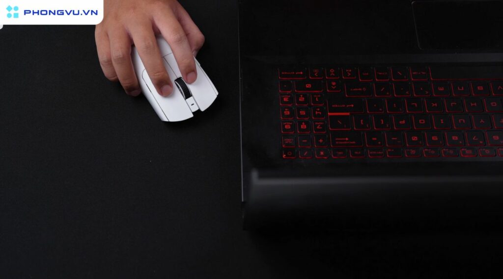 Đánh giá chi tiết Razer Viper V3 Pro - Chuột gaming không dây chuyên nghiệp được mệnh danh là "Kẻ Hủy Diệt" 4 Lớp phủ Smooth Touch trên Viper V3 Pro là một trong những cải tiến đáng giá nhất so với phiên bản tiền nhiệm