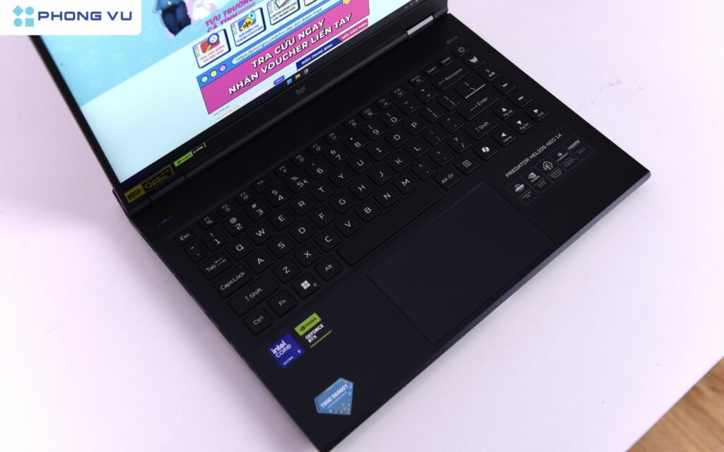 Về hiệu năng, máy xử lý mượt mà mọi tác vụ, từ chơi game, render video 4K trên Adobe Premiere Pro