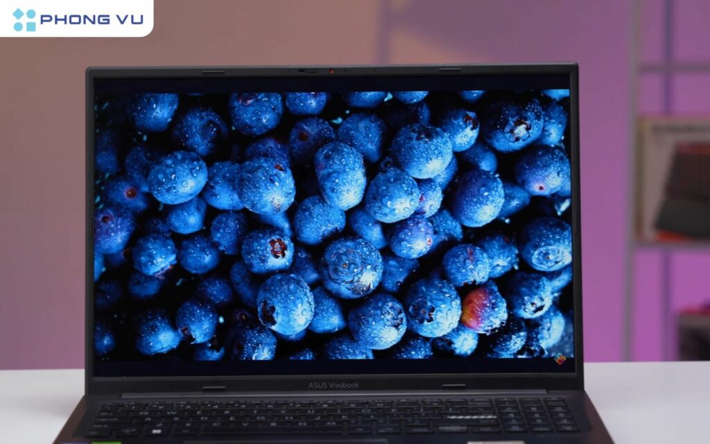 Màn hình của ASUS VivoBook K3605ZF-RP634W là một điểm nhấn đáng giá với kích thước 16 inch, độ phân giải FHD+ (1920 x 1200)