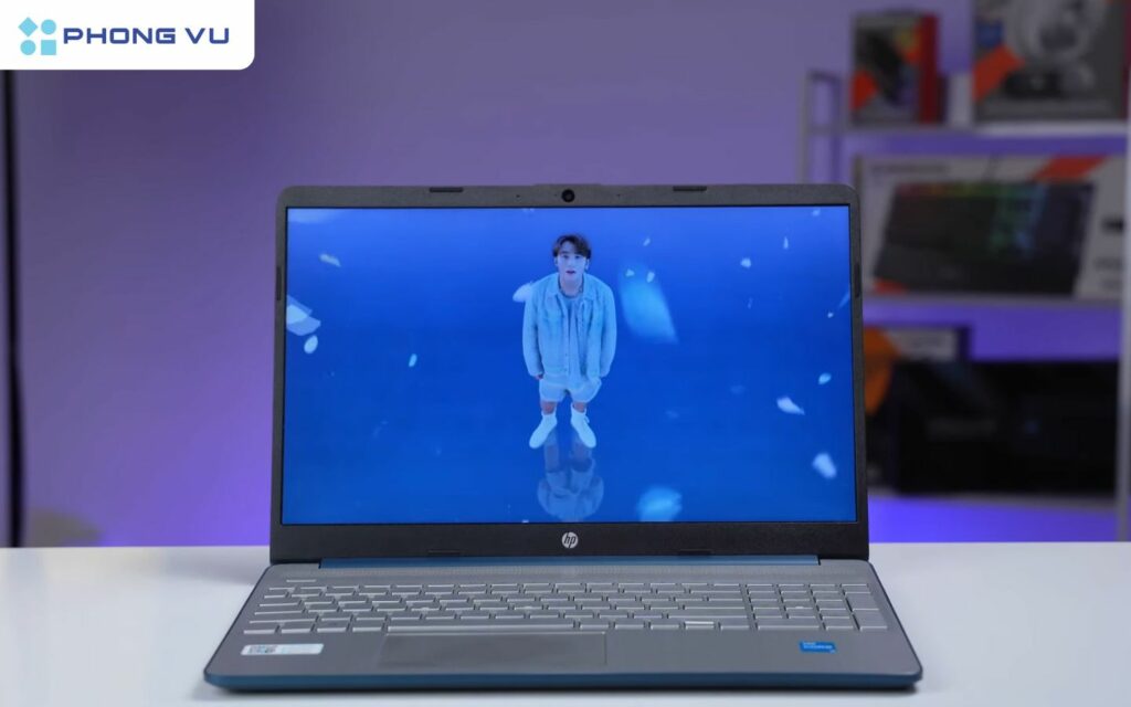 Camera của máy có độ phân giải HD 720p, tích hợp công nghệ giảm nhiễu thời gian