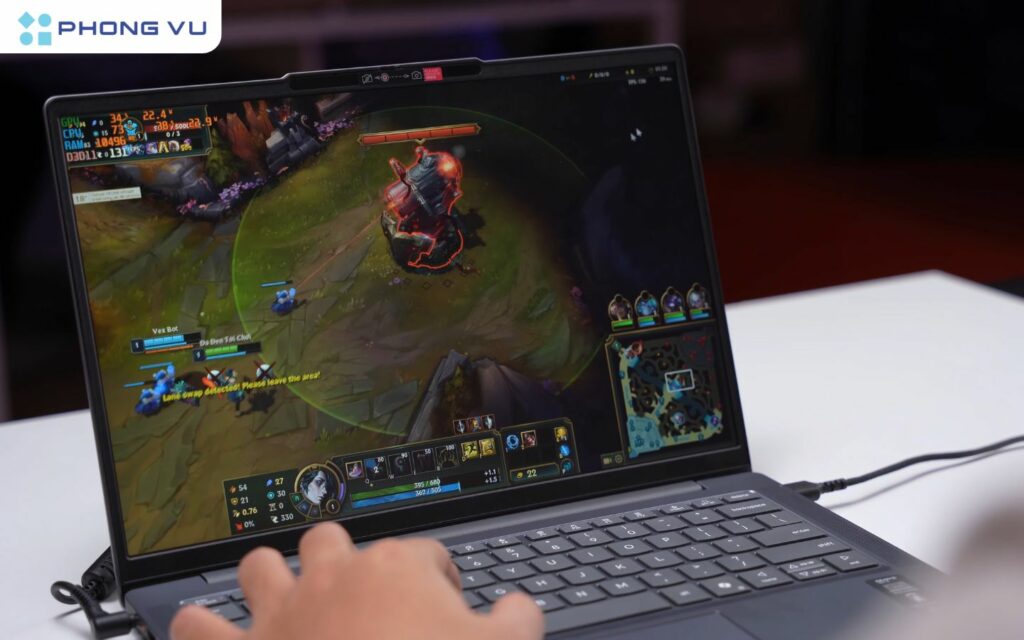 Tuy nhiên, với các game nhẹ như Liên Minh Huyền Thoại hay Valorant, máy vẫn chạy mượt mà ở mức thiết lập trung bình