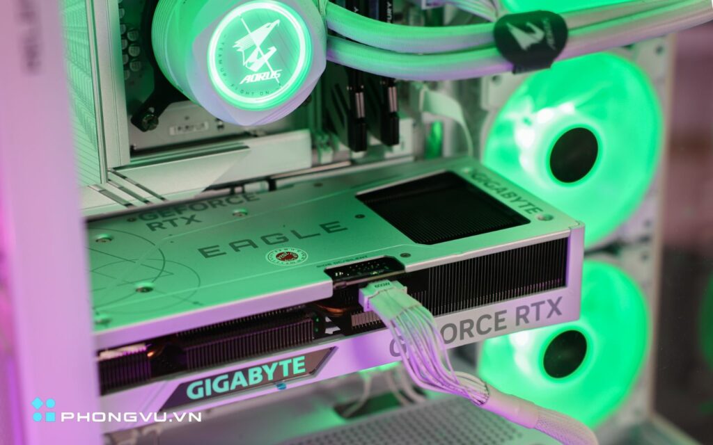 GIGABYTE GeForce RTX 4070 AERO là linh hồn đồ họa của chiếc PC này, qua đó mang đến hiệu năng cực kỳ mạnh mẽ