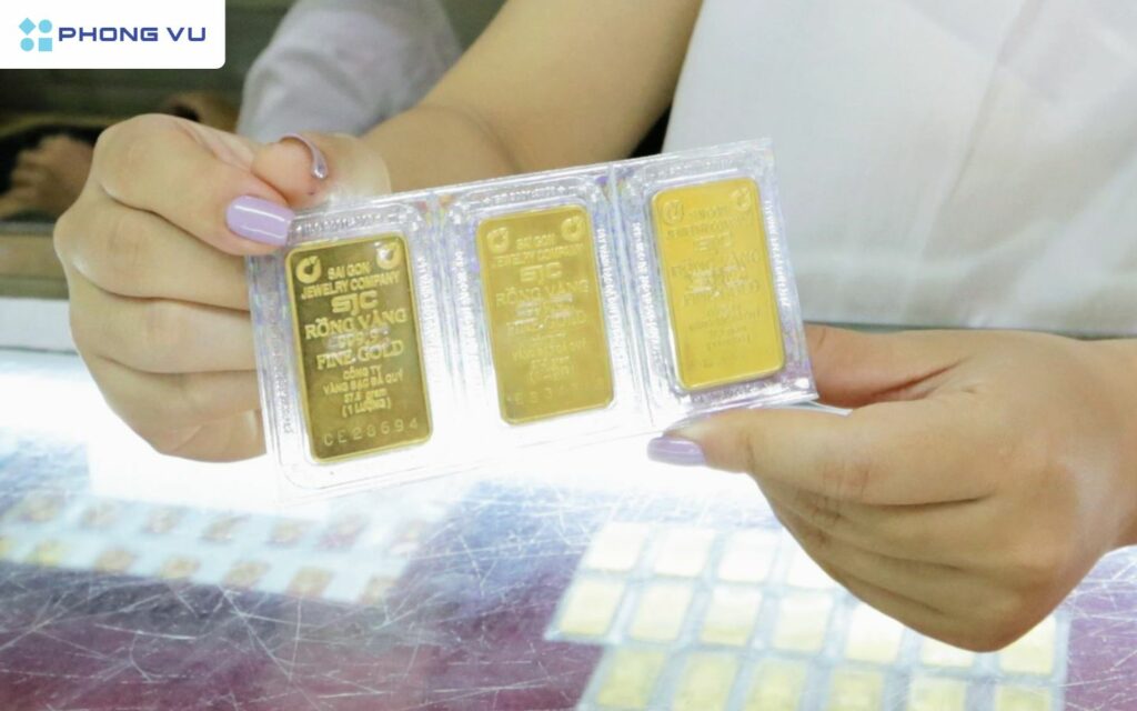 Giá vàng trong nước hiện đang biến động mạnh qua từng ngày
