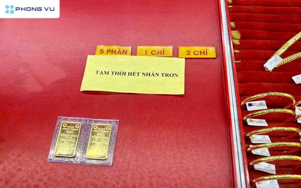 Vàng nhẫn cháy hàng nhanh chóng ở nhiều cửa tiệm