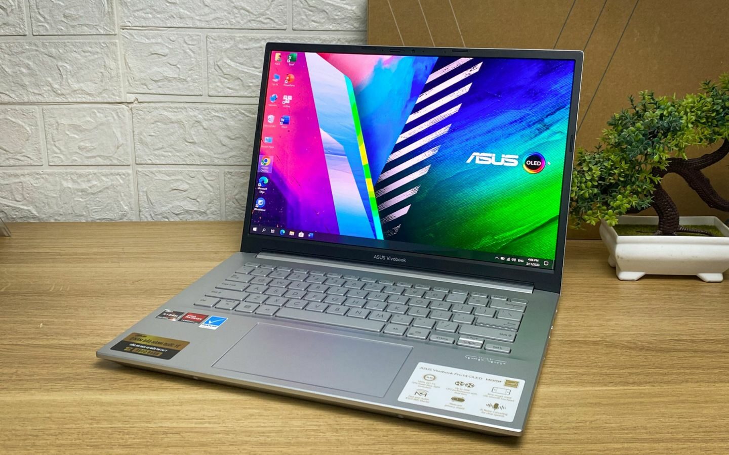 Top 10+ laptop dưới 15 triệu đáng mua cho sinh viên 2026 8 Asus Vivobook Pro sở hữu màn hình OLED sắc nét cho sáng tạo nội dung