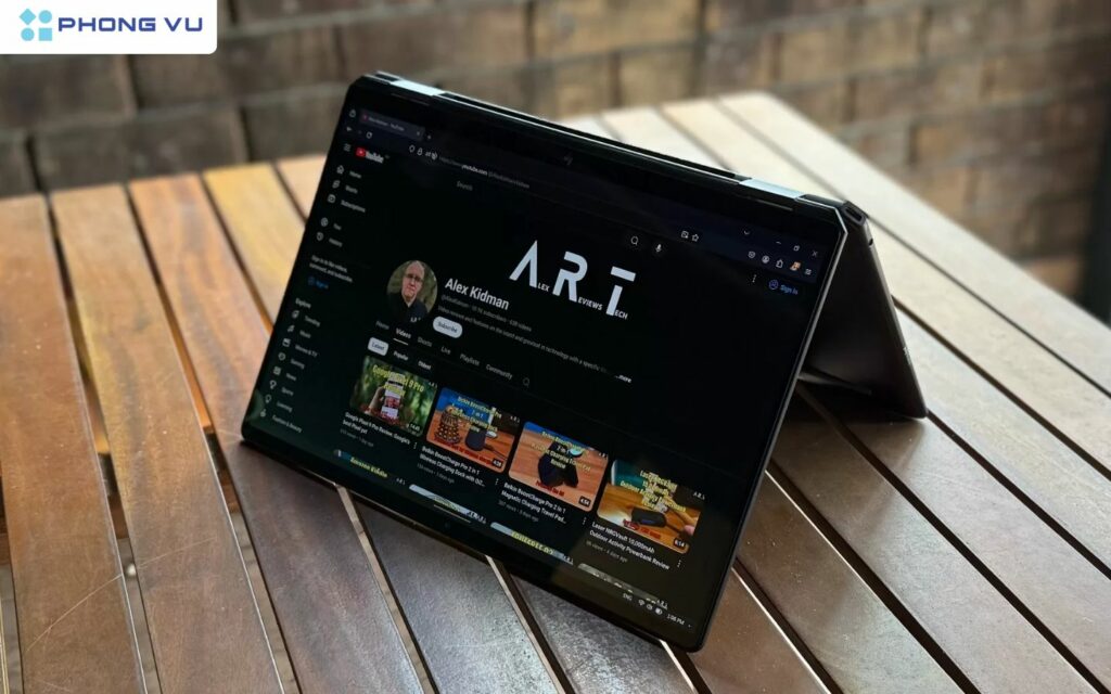 HP còn cung cấp tùy chọn màn hình OLED 2K (1920 x 1200 pixel) với độ sáng 300 nits