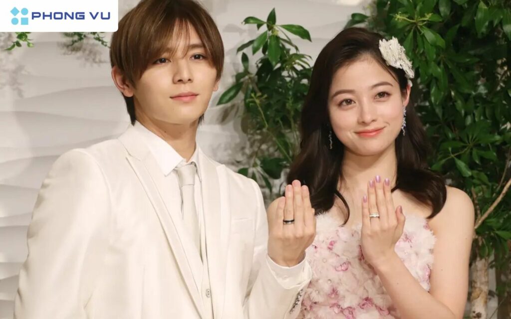 Ngón Đeo Nhẫn Dâng Lên Nhà Vua