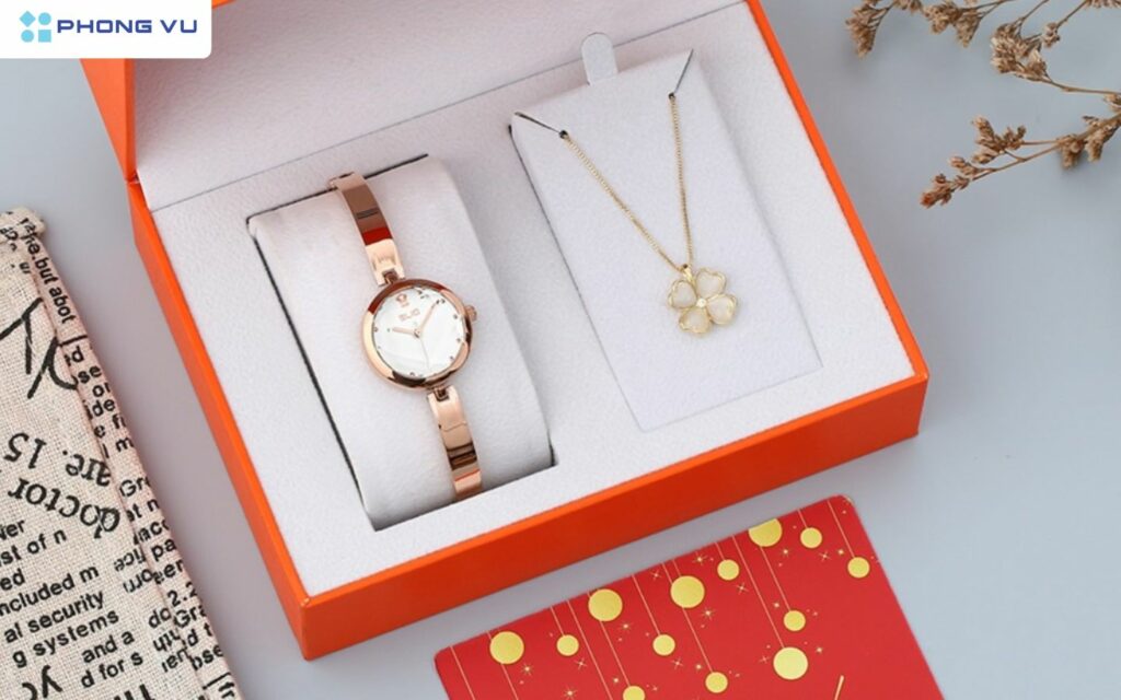 Tặng trang sức cho vợ cũng là món quà ý nghĩa mà bạn nên tham khảo