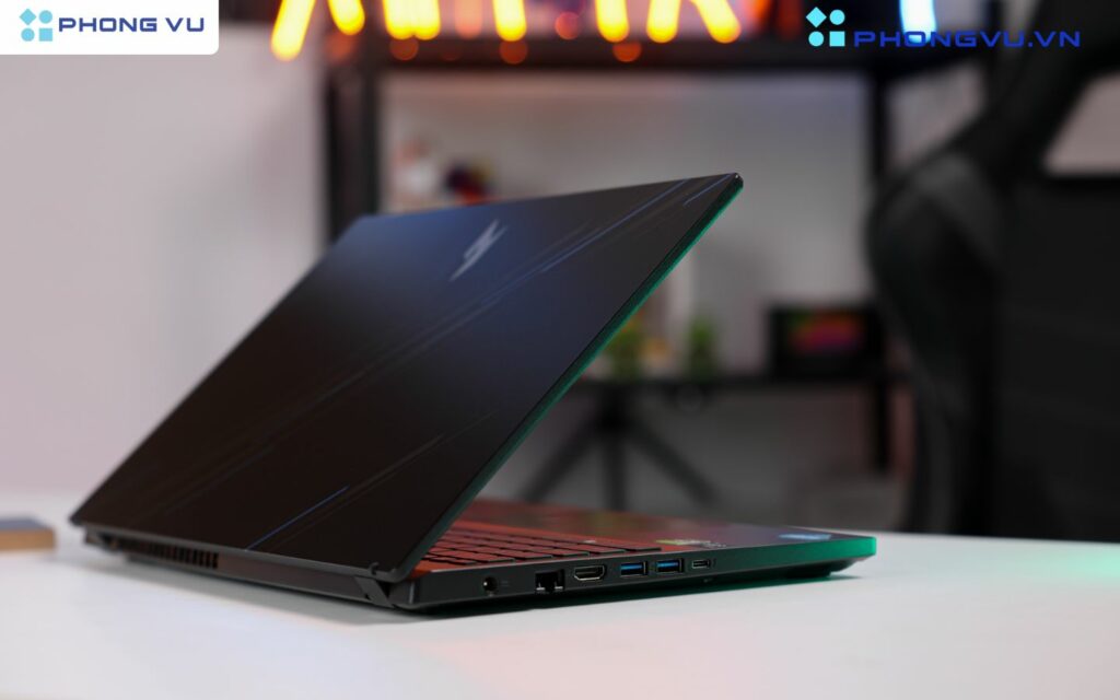 Acer Nitro V tiếp tục khẳng định sức hút trong phân khúc laptop gaming giá hợp lý, và Acer Nitro V 15 ProPanel ANV15-51-73UU là minh chứng rõ nét.
