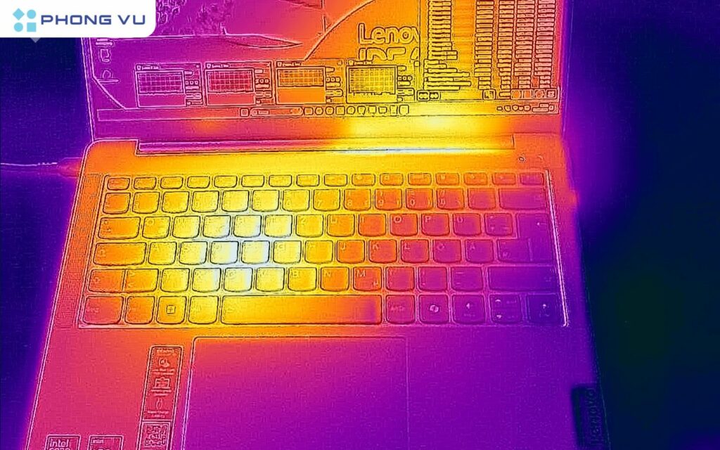Về nhiệt độ, IdeaPad Slim 5 14IMH9 hoạt động khá mát mẻ khi chạy các tác vụ nhẹ
