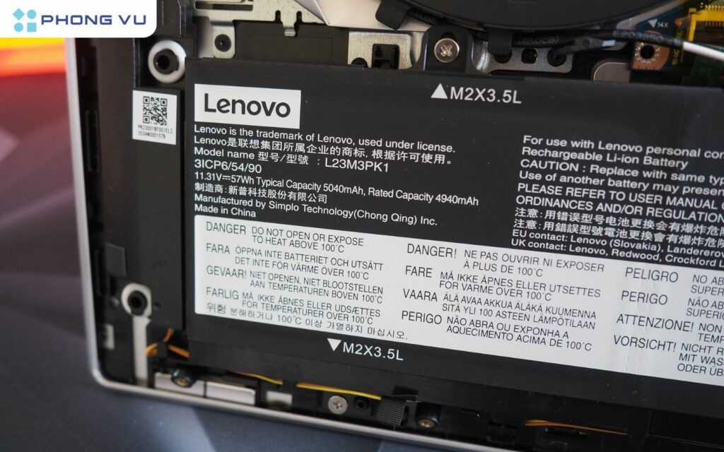 Pin của Lenovo IdeaPad Slim 5 14IMH9 có dung lượng 57 Wh, khá khiêm tốn so với các đối thủ trong cùng phân khúc