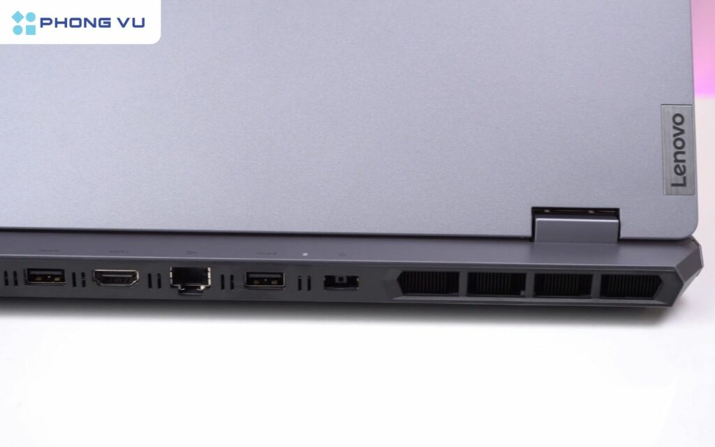 Lenovo LOQ 15IAX9 được trang bị đầy đủ và đa dạng các cổng kết nối ở mặt sau và 2 bên cạnh máy