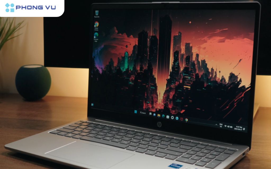 Nếu bạn cần một cỗ máy mạnh mẽ hơn, HP 15-fd0083TU với chip Intel® Core™ i7-1355U thế hệ 13 sẽ không làm bạn thất vọng