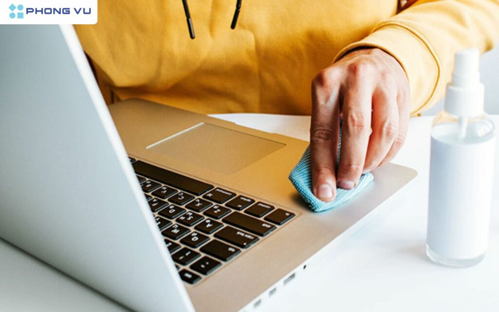 5+ Cách sửa loa laptop bị rè đơn giản, hiệu quả tại nhà 5 Thường xuyên vệ sinh laptop mỗi 3-6 tháng bằng cọ mềm hoặc khí nén, đặc biệt là khu vực loa.