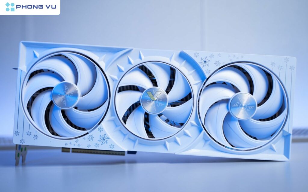 RTX 5090D có thể được tháo rời một cách dễ dàng sau khi gỡ bỏ vỏ từ tính