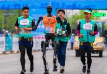 Khởi động cuộc thi bán marathon robot đầu tiên trên thế giới Cuộc thi bán marathon robot đầu tiên trên thế giới