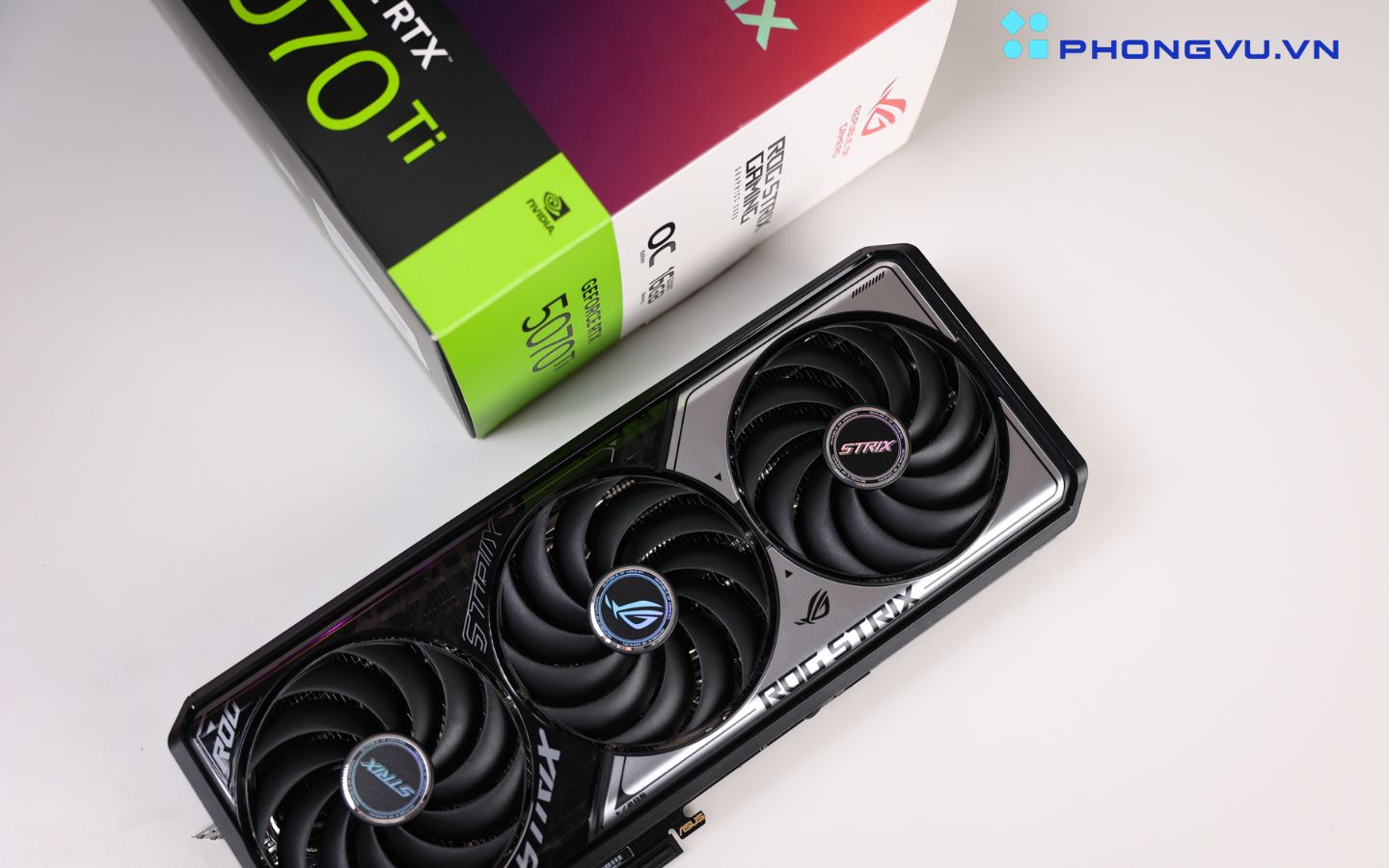 Đánh giá card màn hình ASUS ROG Strix GeForce RTX™ 5070 Ti 16GB 3 Chế độ OC được kích hoạt qua phần mềm ASUS GPU Tweak III, cho phép người dùng ép xung dễ dàng mà vẫn đảm bảo ổn định