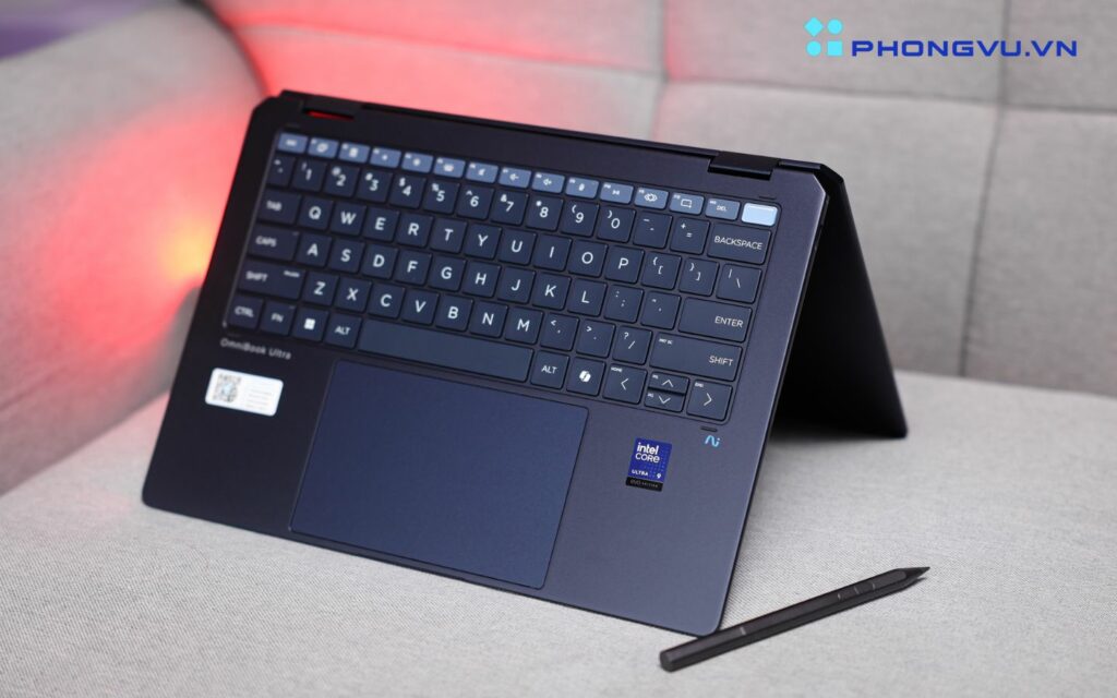 Đánh giá Laptop AI HP OmniBook Ultra Flip 14: Quá xịn! 9 OmniBook Ultra Flip 14 mang lại trải nghiệm gõ phím tuyệt vời