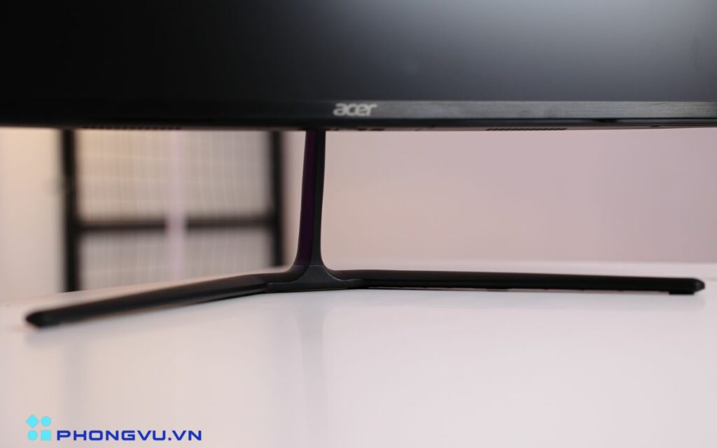 Chân đế của Nitro KG270 X1 được thiết kế theo dạng chữ V quen thuộc của dòng Nitro