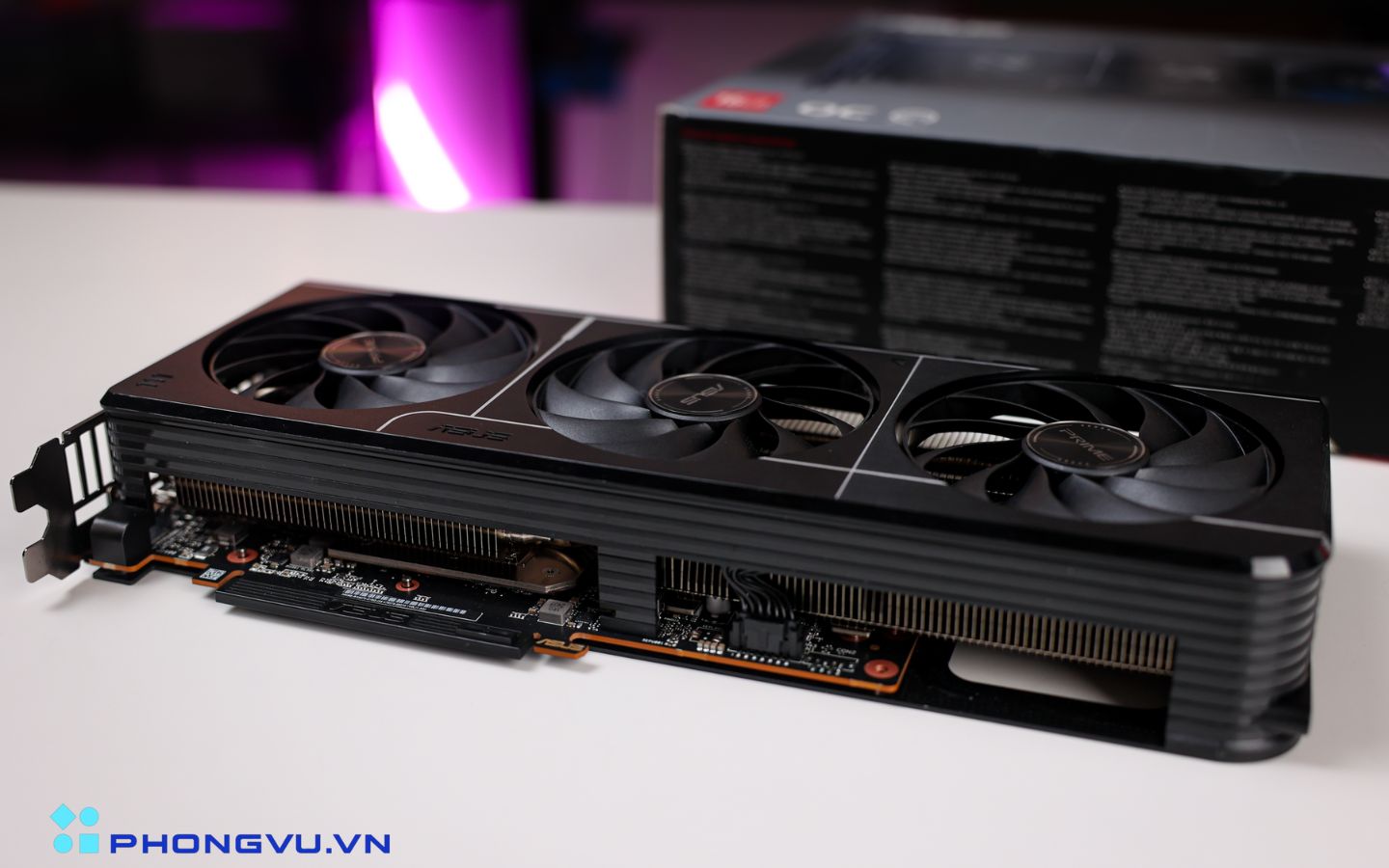 Công nghệ FreeSync cũng góp phần loại bỏ hiện tượng xé hình, mang lại trải nghiệm hình ảnh liền mạch