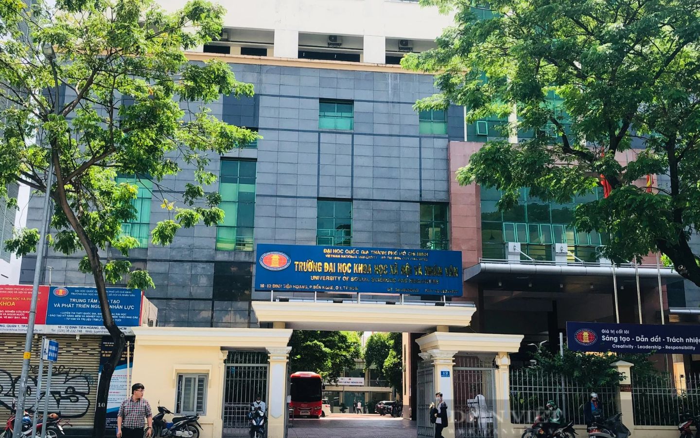 Gửi xe trong bãi xe nội bộ của Trường Đại học Khoa học Xã hội và Nhân văn TPHCM (Nguồn: Internet)