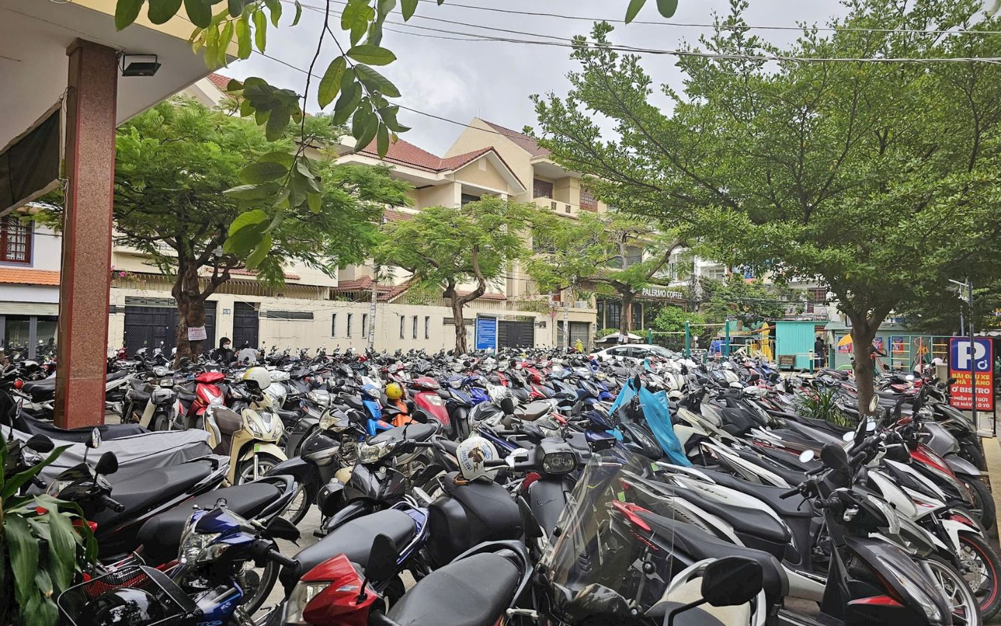 Bãi gửi xe Nhà Văn hóa Thanh Niên (Nguồn: Internet)