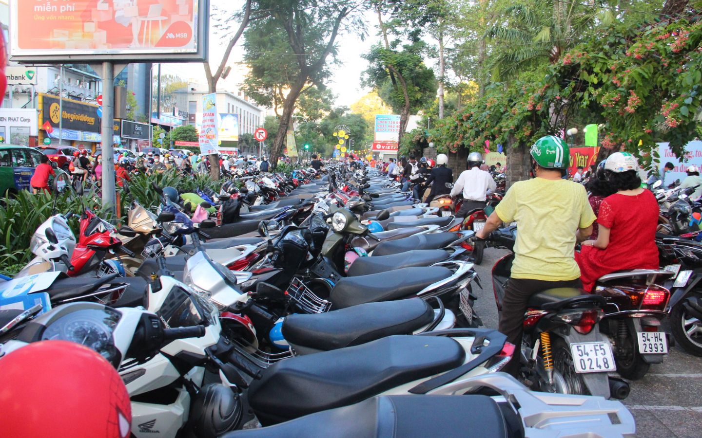 Gửi xe tại khu vực công viên Tao Đàn (Nguồn: Internet)