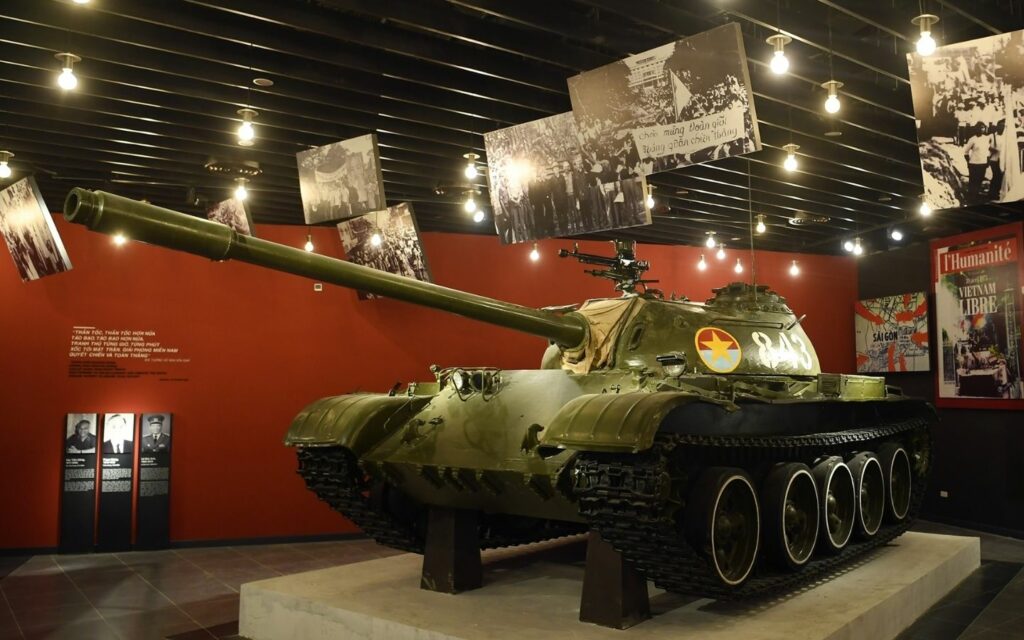 Xe tăng T54B số hiệu 843