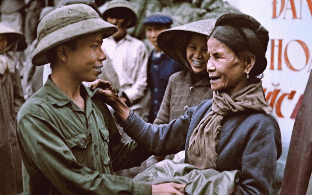 Lễ tiễn thanh niên lên đường nhập ngũ tại Vinh, 1970