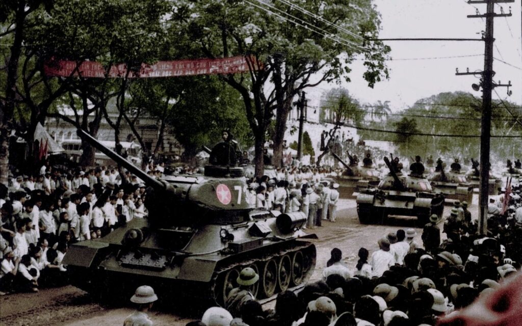 Đội hình Trung đoàn xe tăng 201 trong lễ duyệt binh ngày 1/5/1973