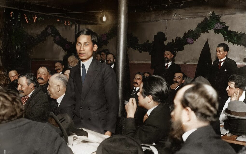 Nguyễn Ái Quốc phát biểu tại Đại hội đại biểu toàn quốc lần thứ XVIII Đảng Xã hội Pháp