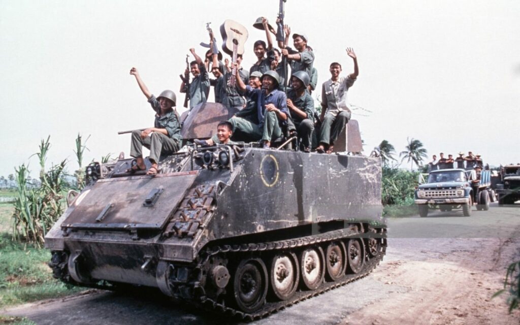 Bộ đội Việt Nam trở về nước sau khi phản công quân Khmer Đỏ