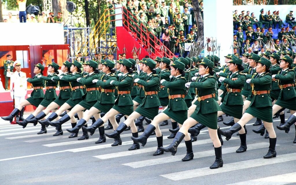 Khối nữ sĩ quan thông tin đại diện cho Bộ đội Thông tin