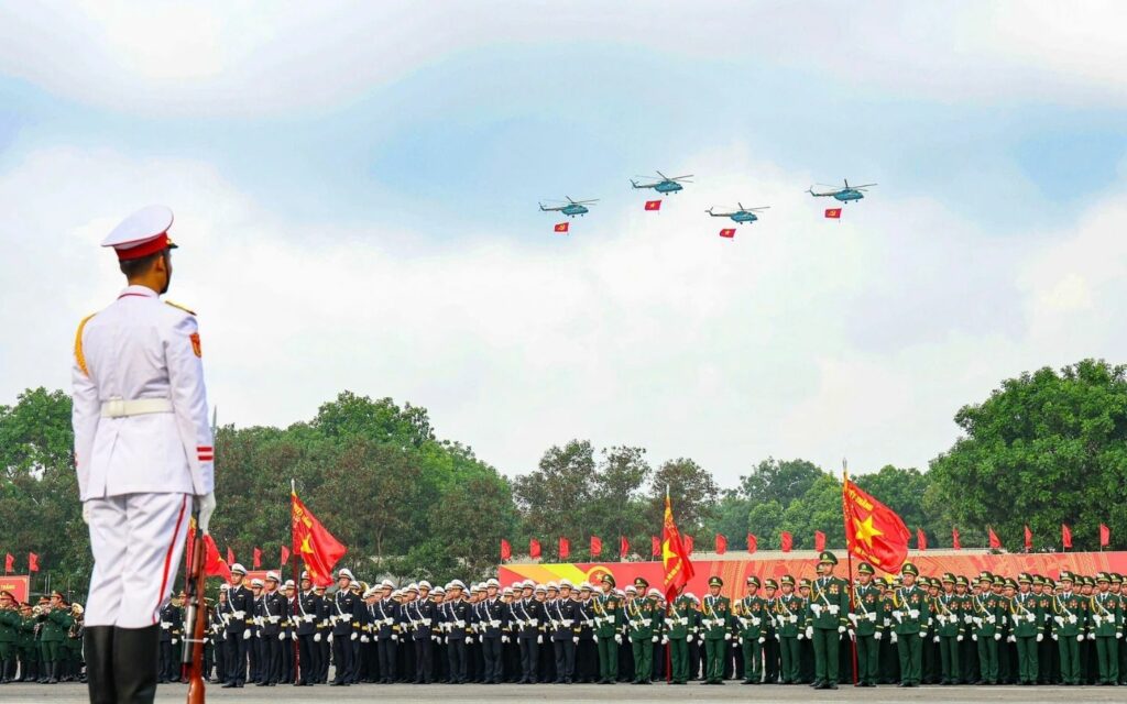 Tập luyện để phục vụ Lễ diễu binh, diễu hành 30/4