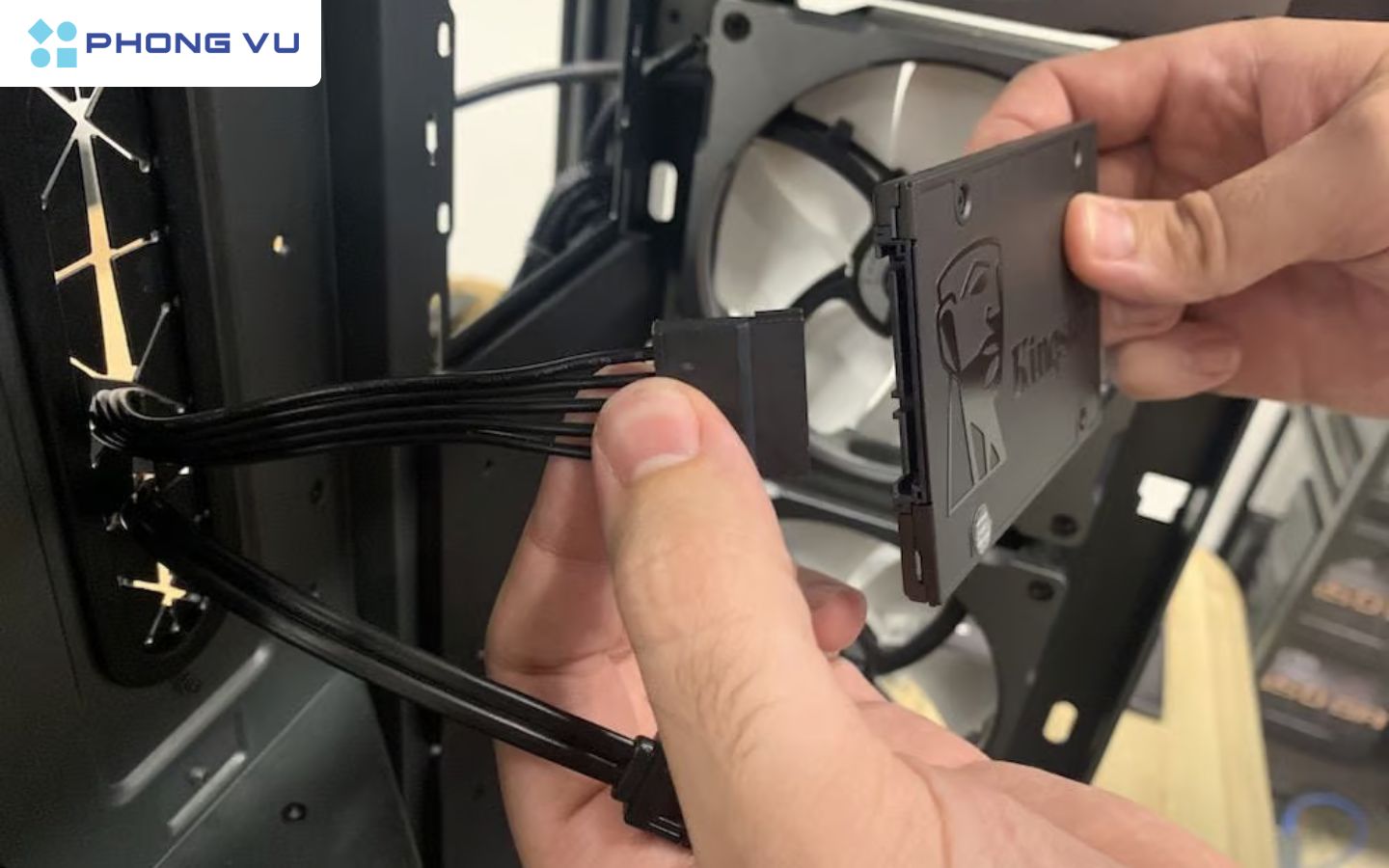 Xác định vị trí và lắp SSD