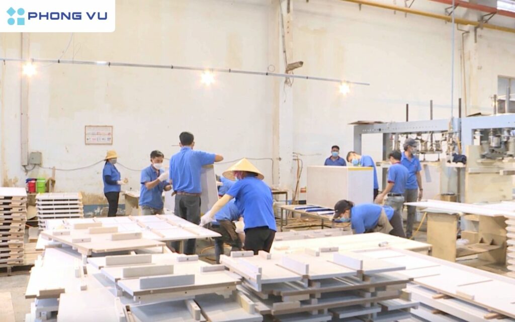 Người lao động đi làm vào ngày nghỉ lễ