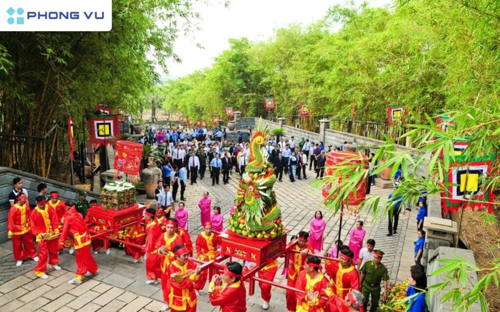 Tất tần tật thông tin về Lễ hội Đền Hùng 2025, thời gian, địa điểm tổ chức 1 Lễ hội Đền Hùng là một lễ hội truyền thống được tổ chức hàng năm để tưởng nhớ các Vua Hùng