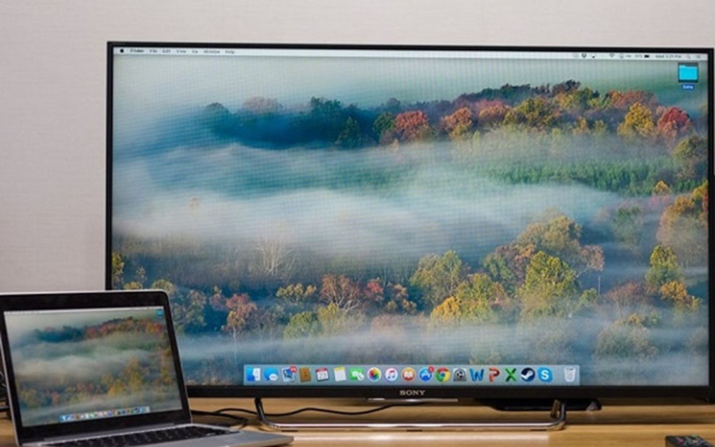 Cách kết nối máy tính với tivi qua HDMI, VGA, Wi-Fi cực dễ 2 Kết nối máy tính với tivi mang lại nhiều lợi ích, đặc biệt trong bối cảnh công nghệ 2025 (Nguồn: Internet)