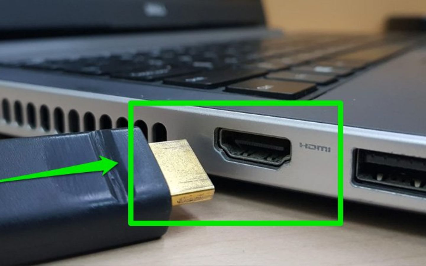 Cách kết nối máy tính với tivi qua HDMI, VGA, Wi-Fi cực dễ 4 HDMI là cách phổ biến nhất, phù hợp với tivi 4K, 8K và laptop hiện đại. (Nguồn: Internet)