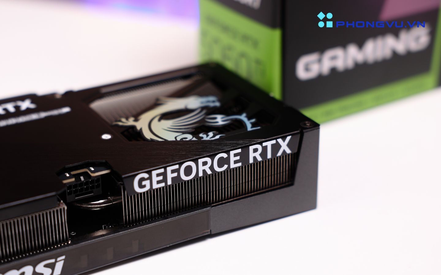 Đánh giá card đồ họa MSI RTX 5060 Ti 16G GAMING OC 2 MSI RTX 5060 Ti 16G GAMING OC đã gây ấn tượng với vẻ ngoài đậm chất gaming,