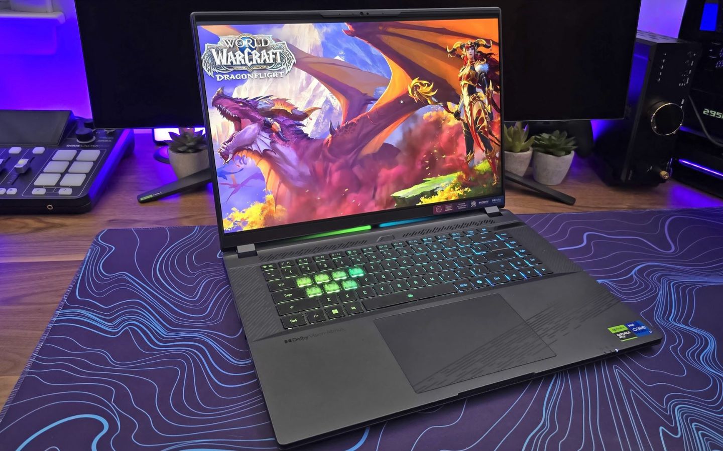 Màn hình sắc nét, sáng đẹp nhưng tần số quét chưa chưa cao so với phân khúc