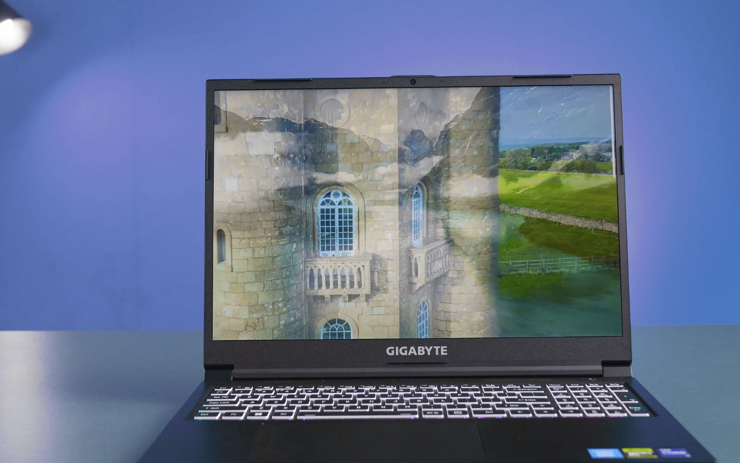 Gigabyte G6 KF-H3VN853KH sở hữu màn hình 16 inch, lớn hơn chuẩn 15.6 inch phổ biến