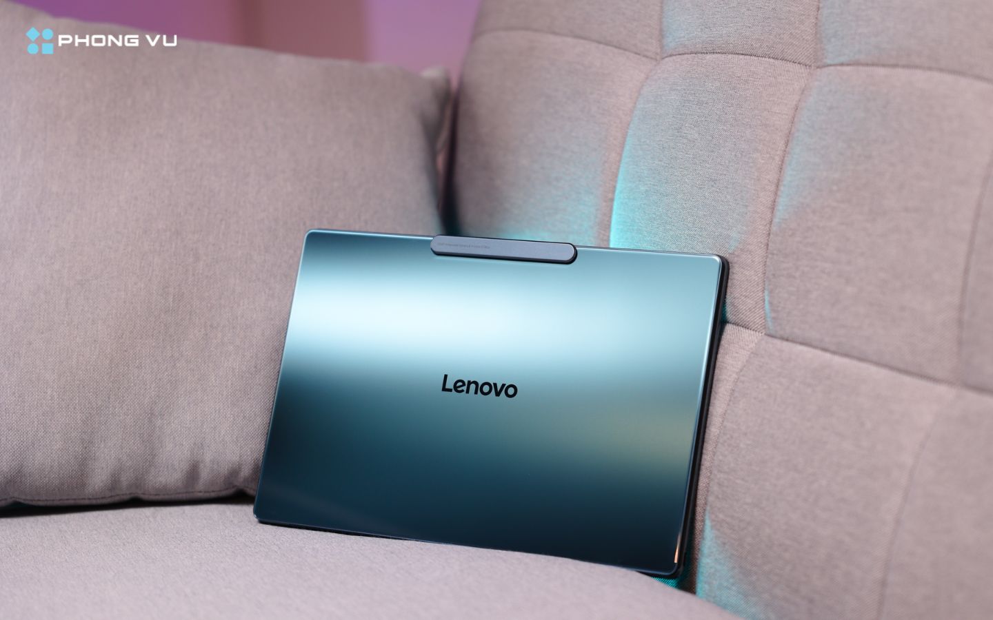 Lenovo Yoga Slim 9 14ILL10 sở hữu vẻ ngoài sang trọng và tinh tế