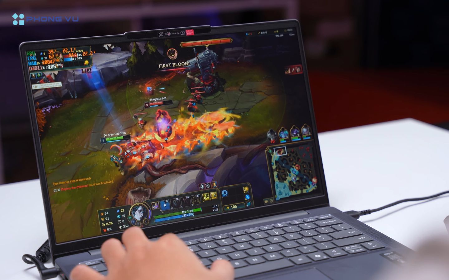 IdeaPad Slim 3 trang bị chip Intel Core i5-13420H (8 nhân, 12 luồng, xung tối đa 4.6GHz), GPU Intel UHD Graphics