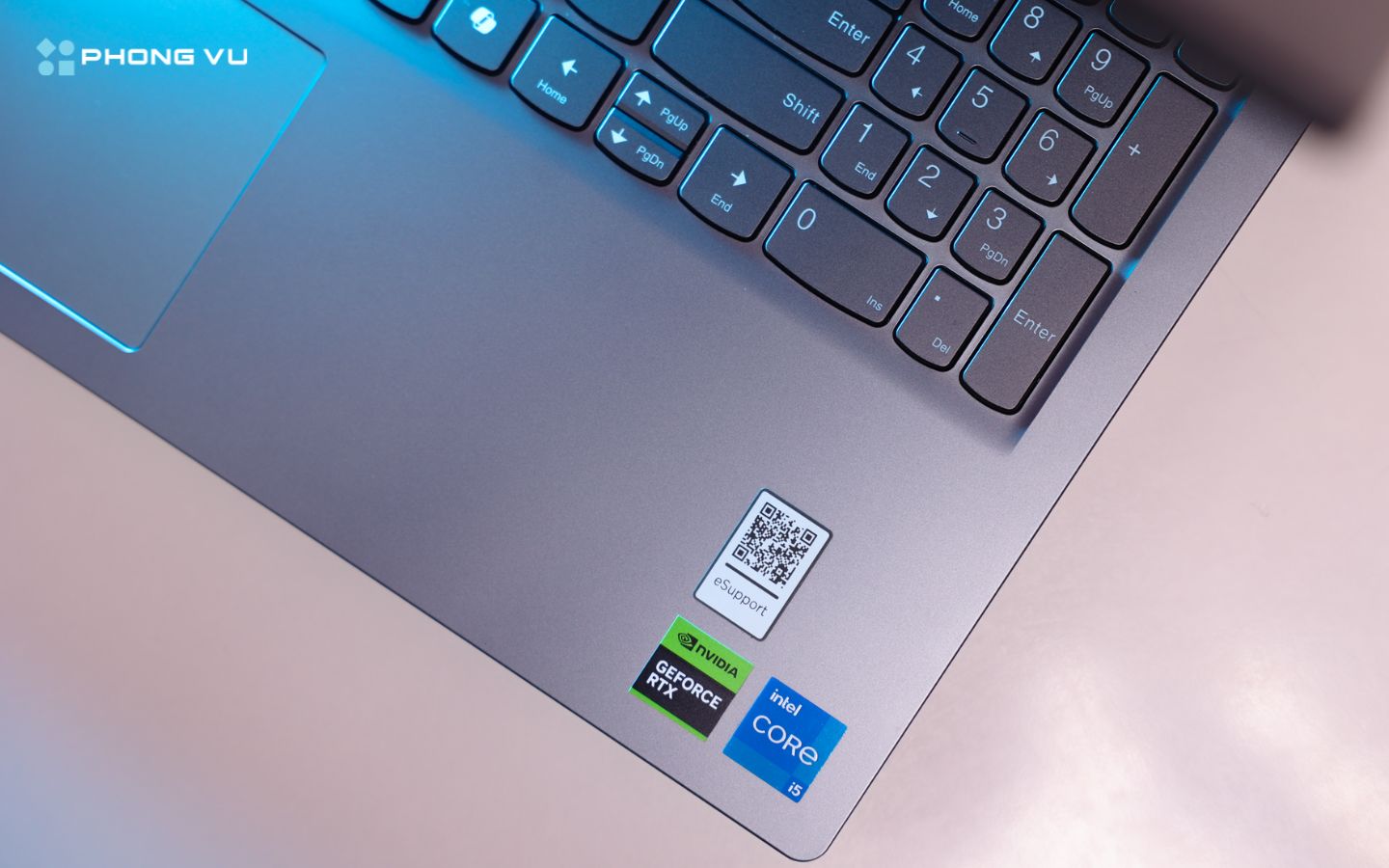 Lenovo LOQ Essential 15IAX9E được trang bị cấu hình mạnh mẽ,