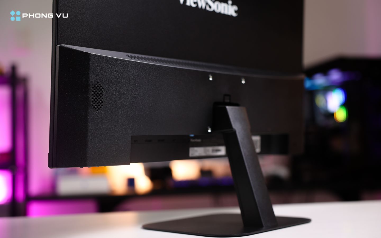 Đánh giá màn hình gaming ViewSonic VS20209 VX2457A: 170Hz giá siêu rẻ! 2 ViewSonic trang bị cho VX2457A một chân đế đơn giản nhưng chắc chắn.