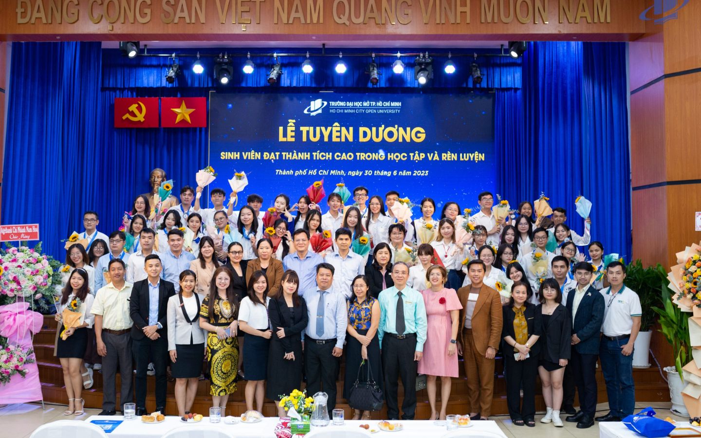 Điểm chuẩn Đại học Mở (OU) năm 2025 chính thức 5 Lễ tuyên dương sinh viên của trường Đại học Mở TP.HCM