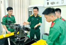 Giảng viên Việt chế tạo robot chiến trường “Made in Vietnam”