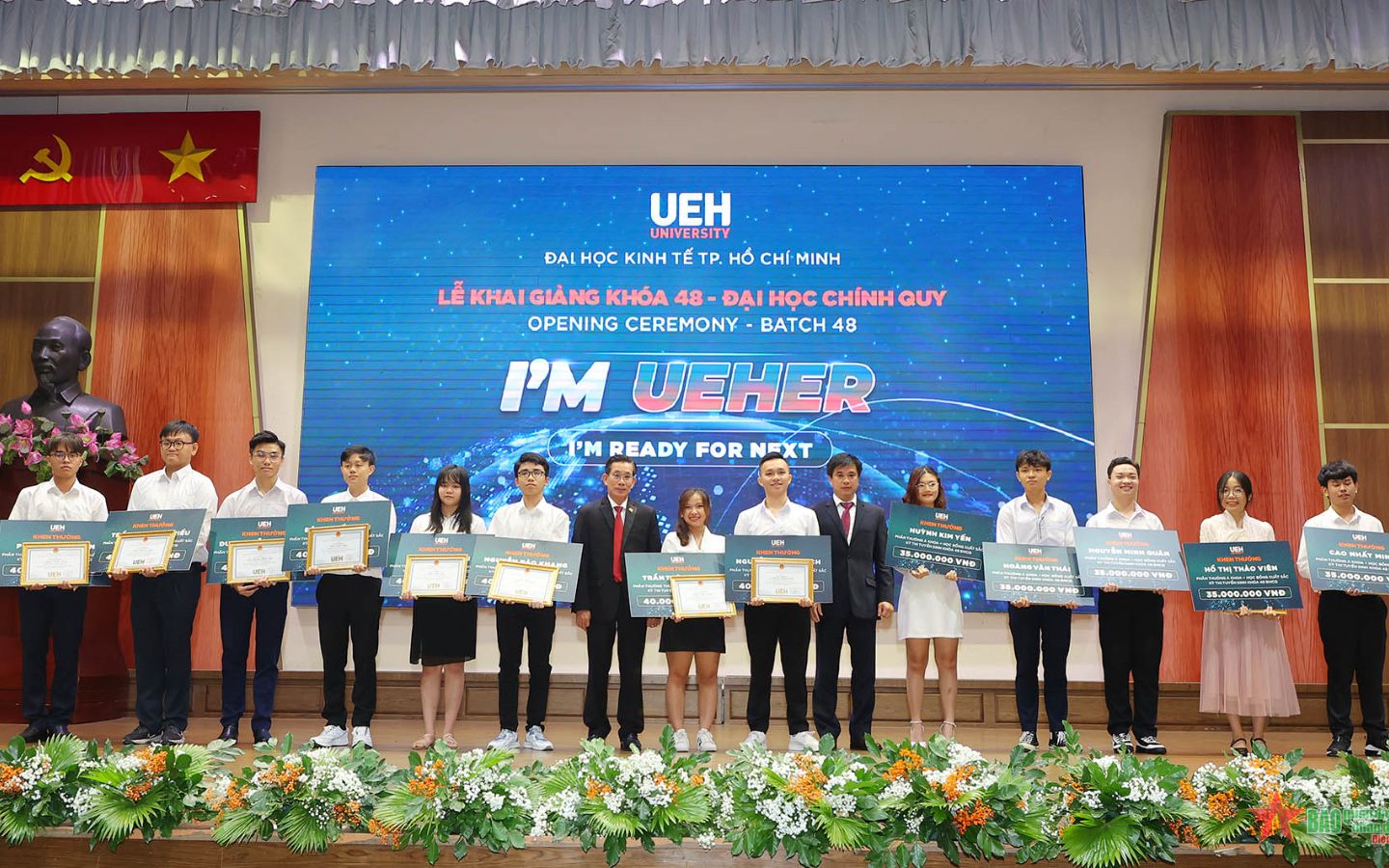 Lễ trao giải tân sinh viên có kết quả đầu vào xuất sắc